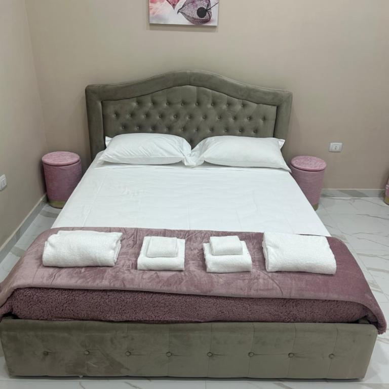 Valentino caracciolo 105 - Camera Familiare con Bagno Privato - 1