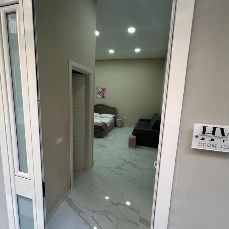 Valentino caracciolo 105 - Camera Familiare con Bagno Privato - 7