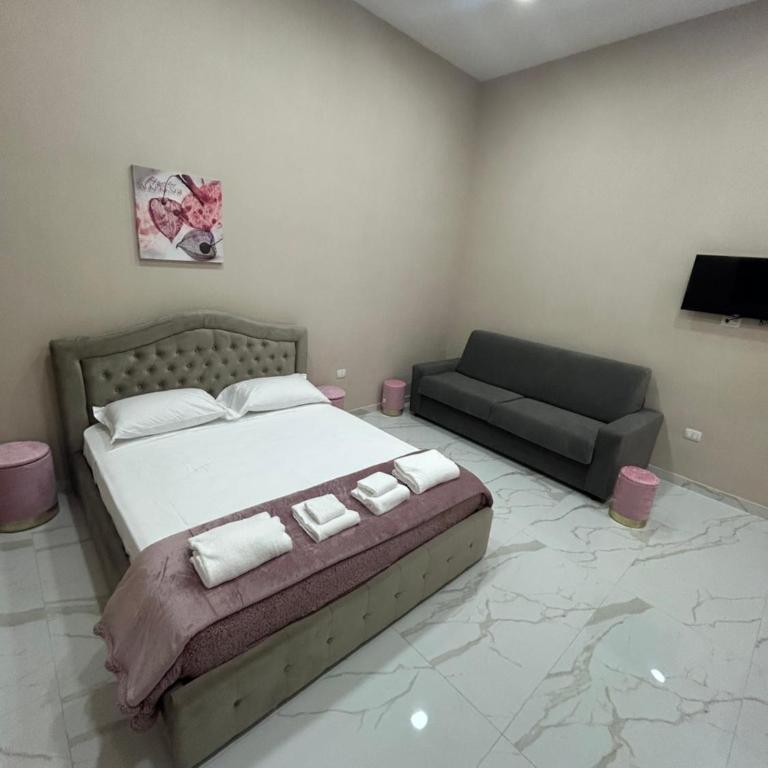 Valentino caracciolo 105 - Camera Familiare con Bagno Privato - 2