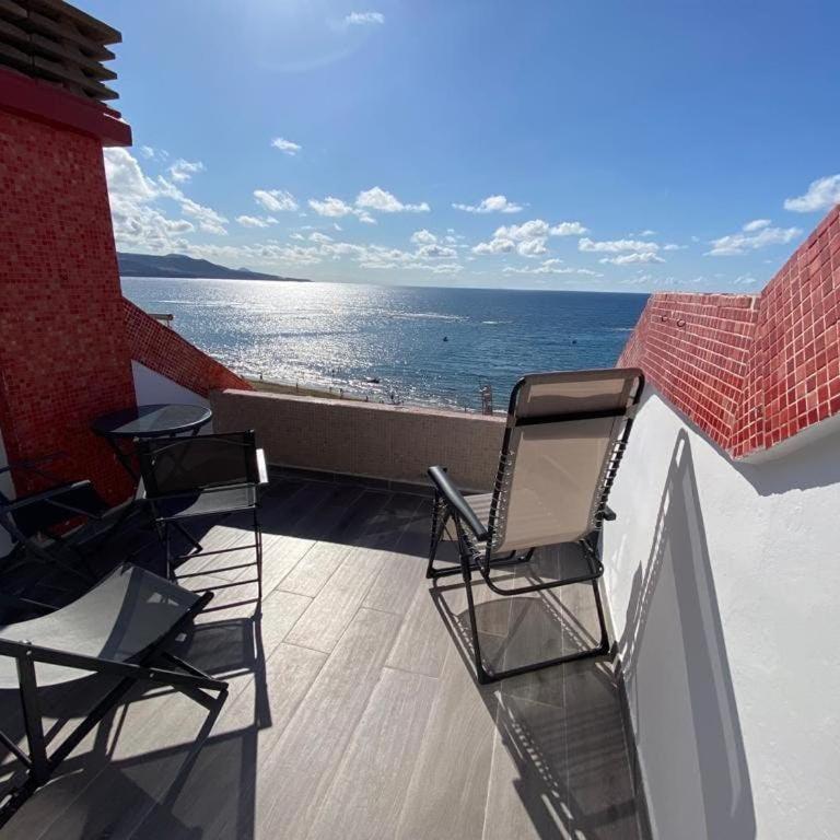 Modern Beachfront Studio with Balcony Views NEW - One-Bedroom Premium Apartment with Ocean View - 2