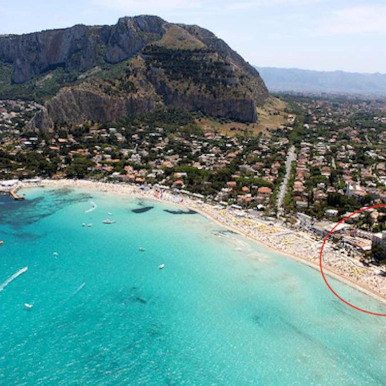 Mondello Luxury Apartment on the Beach - Appartamento con 2 Camere da Letto e Balcone - 6