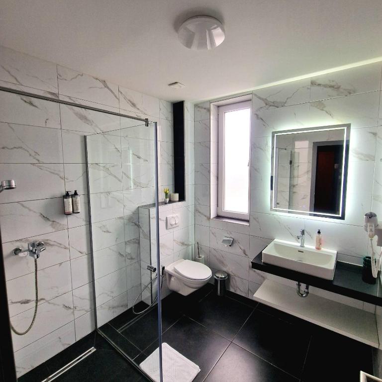 Swiss Plus Hotel - Superior Double or Twin Room - 6