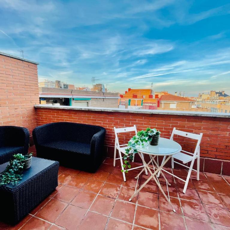 ÁTICO - Barrio SALAMANCA - CERCA A LA PLAZA DE TOROS - Apartamento de 1 dormitorio - 31