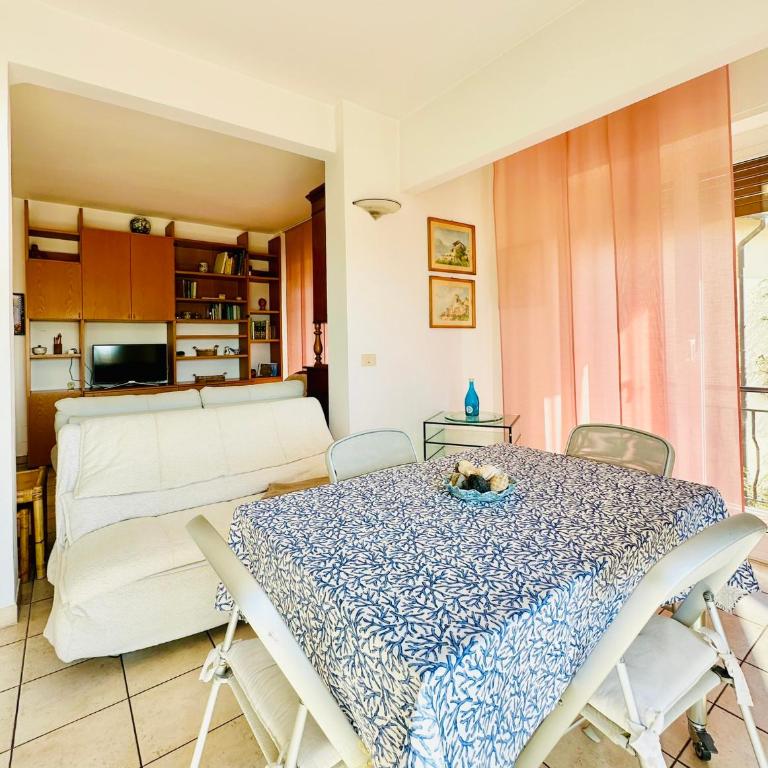 Hostdomus - Grace Apartment - Appartamento Premium con 3 Camere da Letto e Balcone - 19