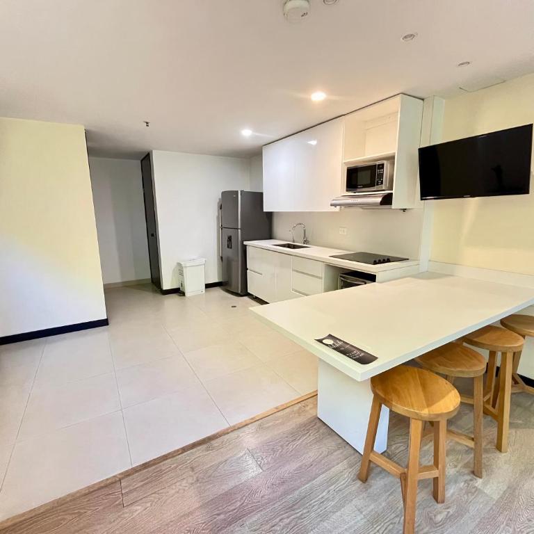 Room in BB - Suite Presidencial en hotel proximo al aeropuerto - Habitación Familiar - 24