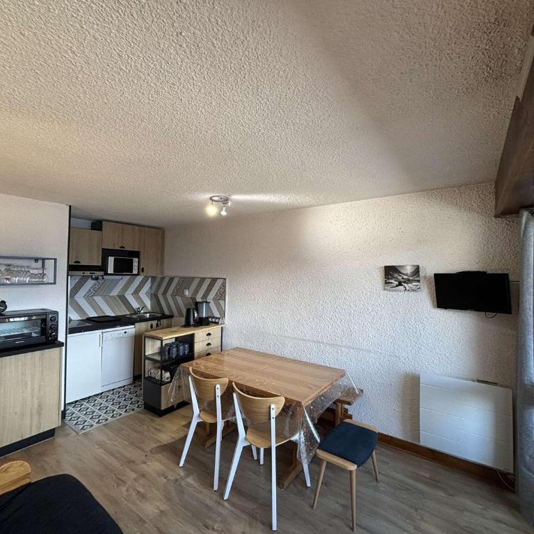 Studio cabine rénové, 150m pistes - Auris en Oisans - FR-1-297-6 - Appartement (4 Adultes) - 1