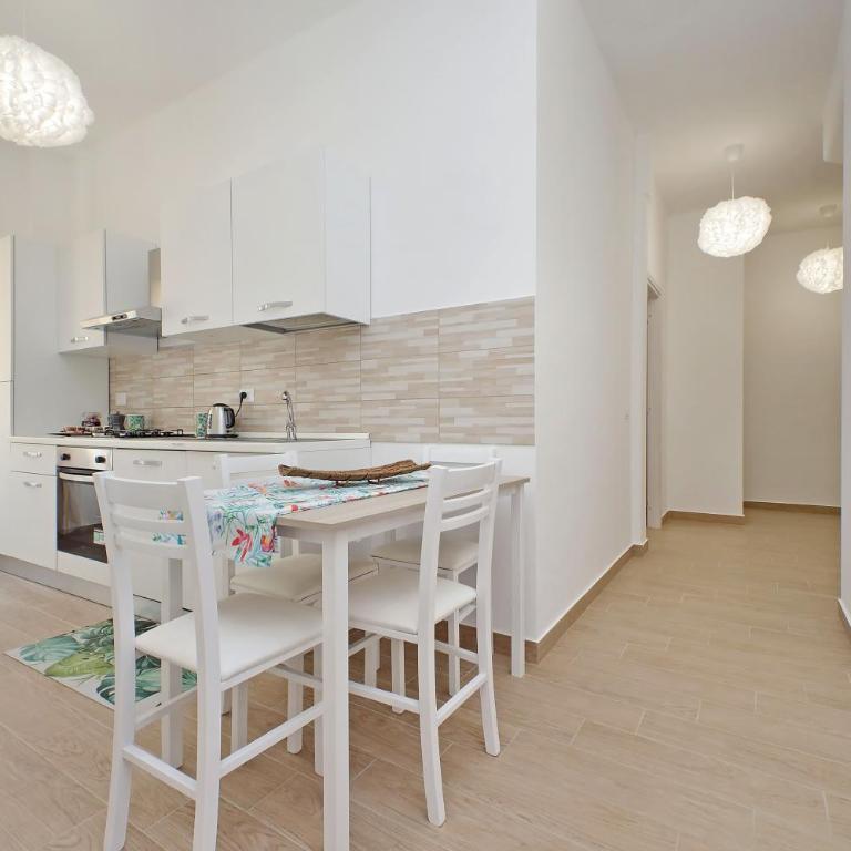 White Wood House - Appartement 2 Chambres avec Balcon - 21