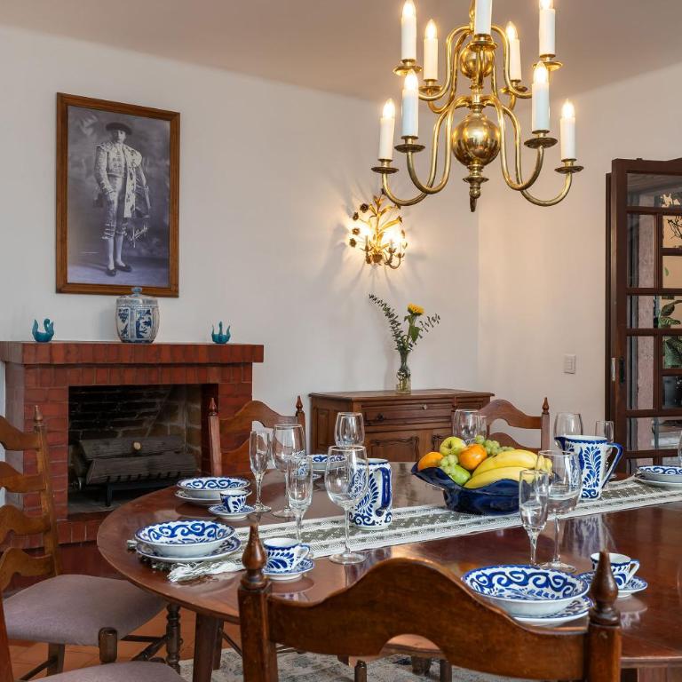 Casa Pedro Vargas, 6BR Estate with Hot Tub & Modern Comforts - Villa - 46