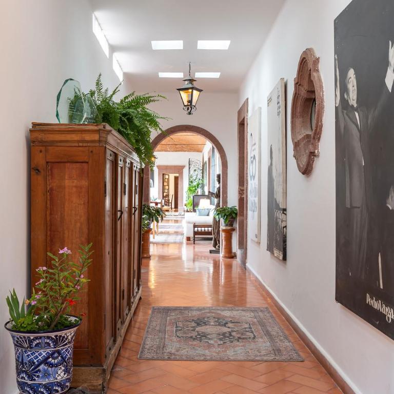Casa Pedro Vargas, 6BR Estate with Hot Tub & Modern Comforts - Villa - 43