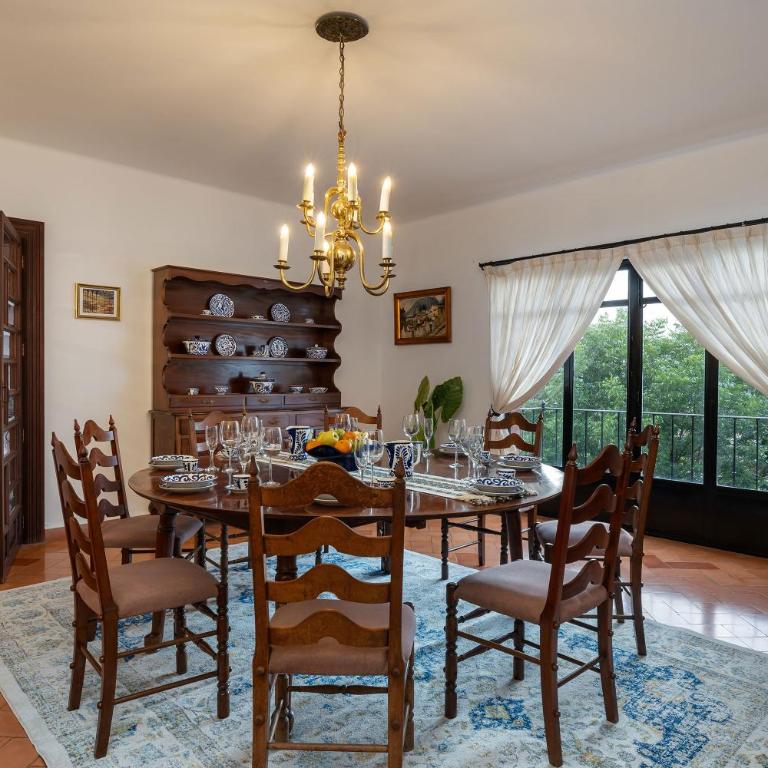 Casa Pedro Vargas, 6BR Estate with Hot Tub & Modern Comforts - Villa - 47