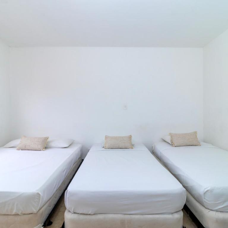 Hotel Axis Inn By GEH Suites - Habitación Triple Estándar - 7