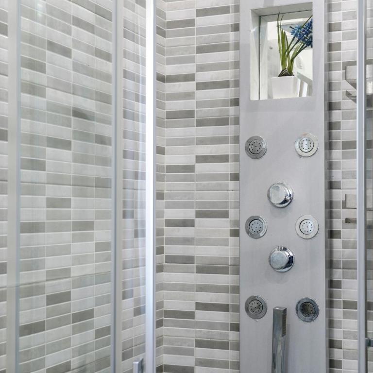 - Lake Bliss - Two-Bedroom Apartment - 38