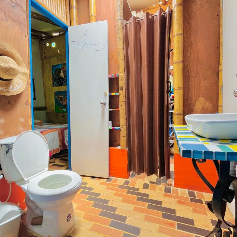Los Gulungos Hostel - Habitación Cuádruple con baño - 9