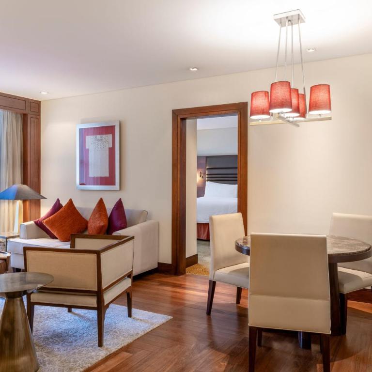 JW Marriott Hotel Bogotá - Suite Junior con cama extragrande y acceso al salón - 9