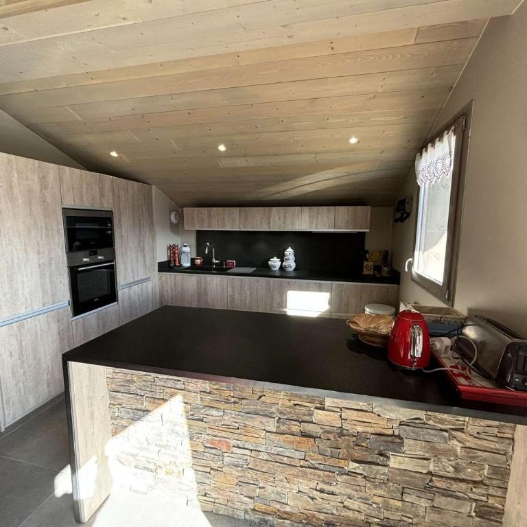Appartement moderne 5 pièces, proche des pistes avec cheminée, terrasse, parking et bois inclus - Apartment mit 4 Schlafzimmern - 4