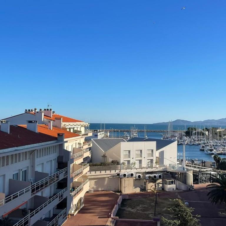 Appartement T3 au Port de Saint-Cyprien avec Terrasse et Climatisation - FR-1-309-483 - Apartment - 1