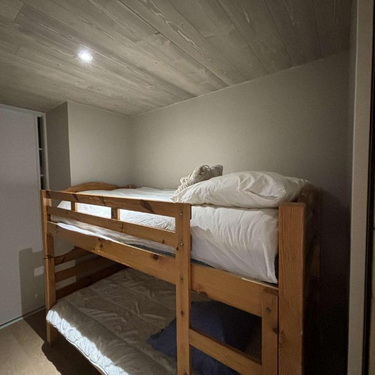 Appartement moderne 5 pièces, proche des pistes avec cheminée, terrasse, parking et bois inclus - Apartment mit 4 Schlafzimmern - 8