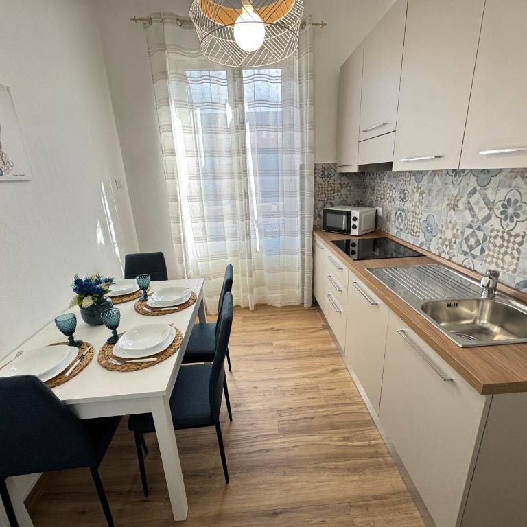 Mortillaro 19 - Appartamento con 2 Camere da Letto e Balcone - 19