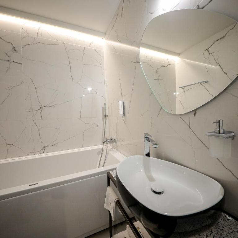 Hotel Botanica - Superior Dvokrevetna Soba s Bračnim Krevetom i Kadom - 2