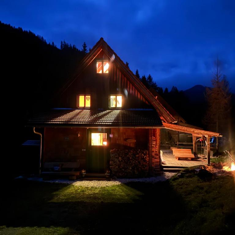 Zirbitz Hütte am Waldrand - Sauna, Kamin, Feuerstelle, Ausblick - Maison 3 Chambres - 3