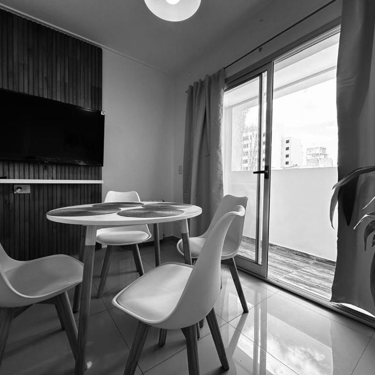 TEMPO Departamento impecable La Plata Céntrico Plaza Belgrano y cerca ESTADIO UNICO Estacionamiento propio - Apartamento con balcón - 4