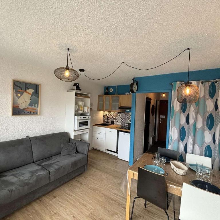 Studio cabine rénové, 4 couchages, pied des pistes, parking, balcon sud - FR-1-297-160 - Apartment - 8