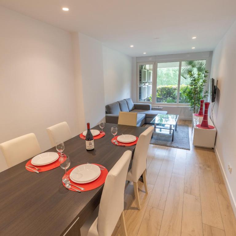 Clínica Universitaria y Hospitales by Clabao - Two-Bedroom Apartment - 1