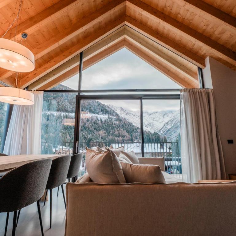DALANIA MOUNTAIN APARTMENTS - Three-Bedroom Chalet - 2