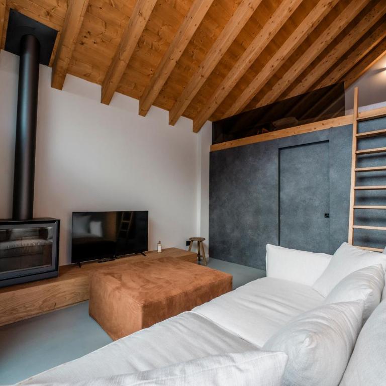 DALANIA MOUNTAIN APARTMENTS - Three-Bedroom Chalet - 6