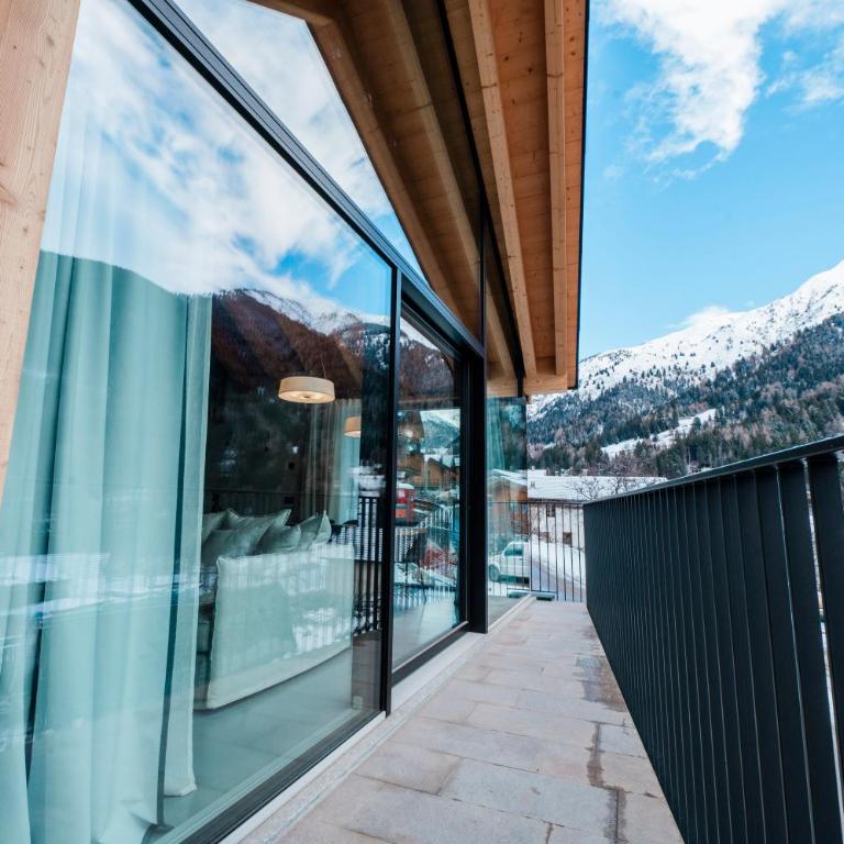 DALANIA MOUNTAIN APARTMENTS - Three-Bedroom Chalet - 8