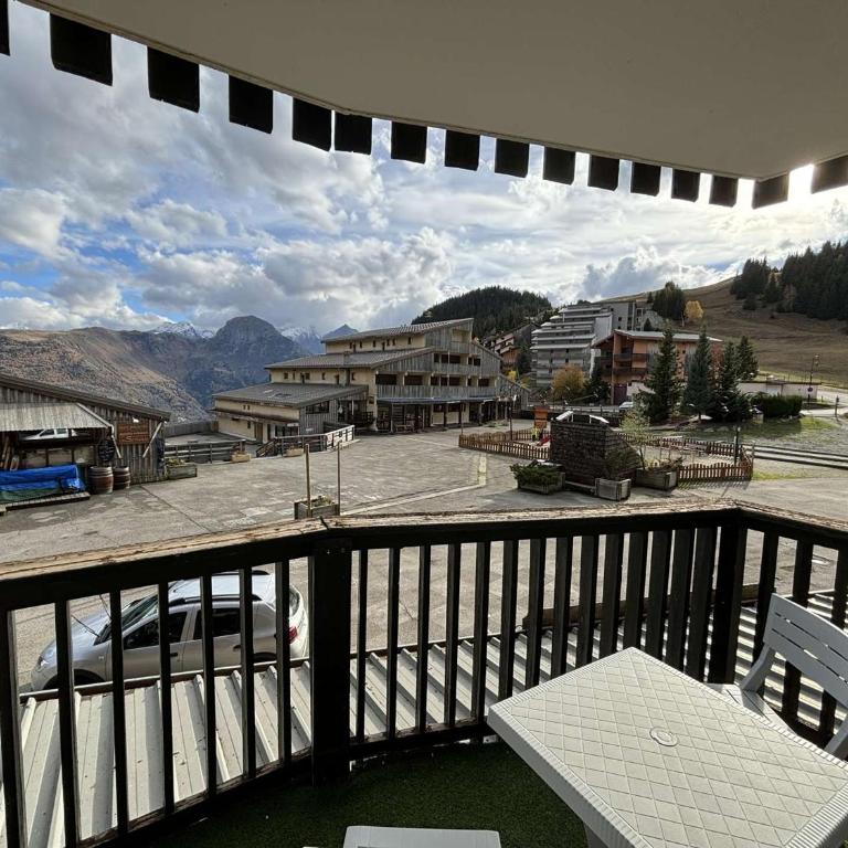 Studio cabine rénové, 4 couchages, pied des pistes, parking, balcon sud - FR-1-297-160 - Apartment - 12