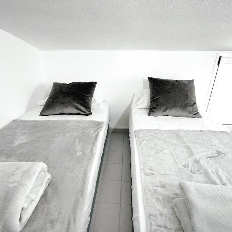 PAMRO moderner Bungalow - 4 Schlafzimmer - 2 Bäder - Whirpool - Ferienanlage mit Pool - Familienfreundlich - Casa de 4 dormitorios - 64