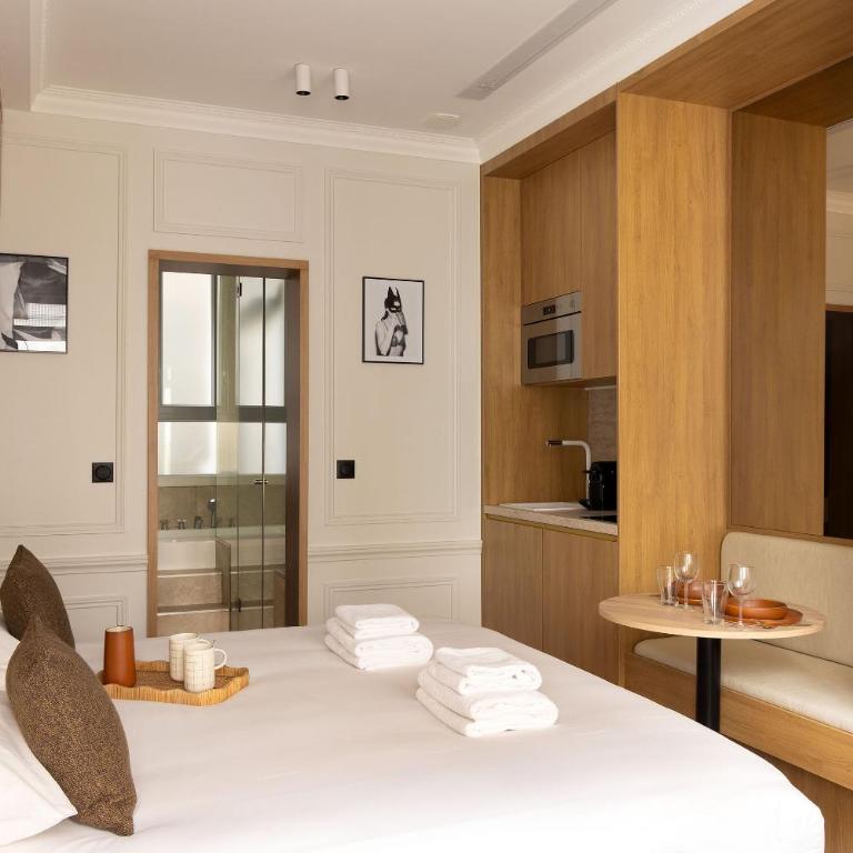 Love room avec Jacuzzi & Cinema-Gare Mont Parnasse - Deluxe Studio mit Kingsize-Bett - 9