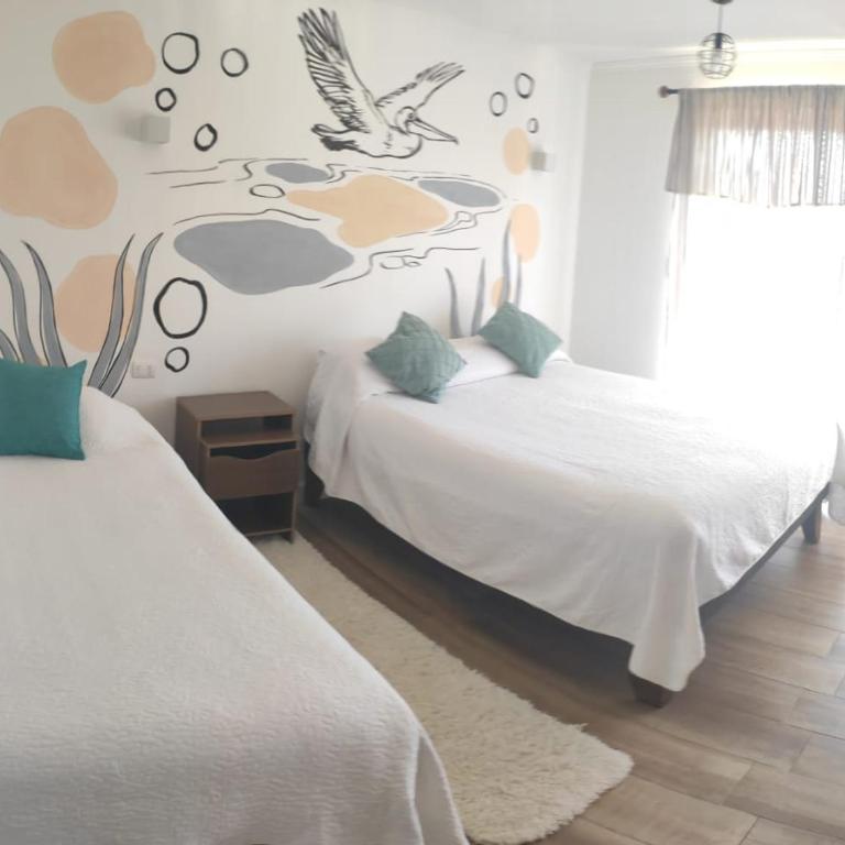 HOSTAL LA MODERNA - Family Room with Balcony - 1