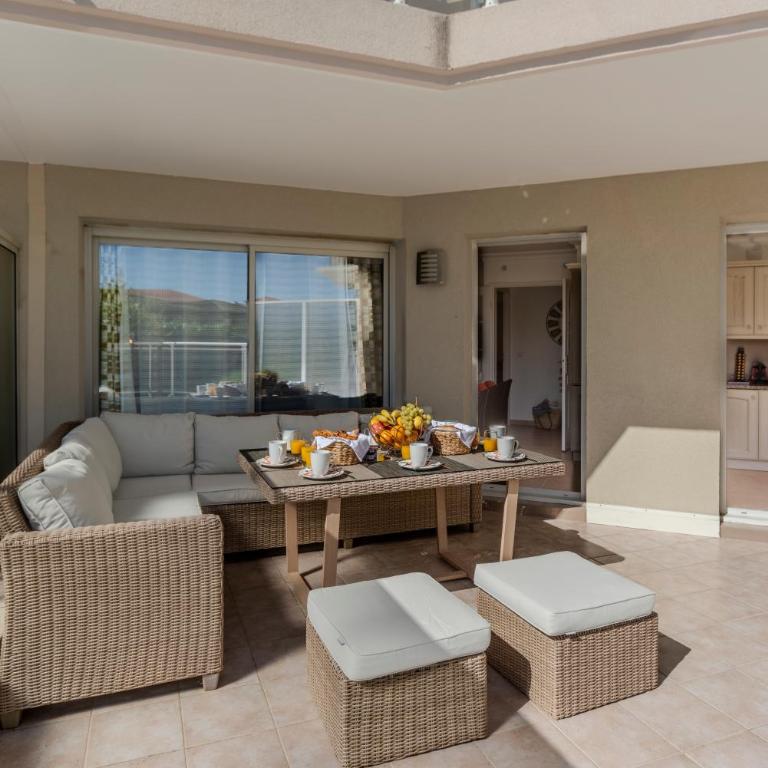 Le Jardin Secret by Golden Riviera Terrasses & accès plage - Three-Bedroom Apartment - 9