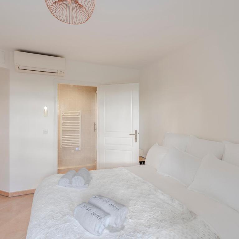 Le Jardin Secret by Golden Riviera Terrasses & accès plage - Three-Bedroom Apartment - 12