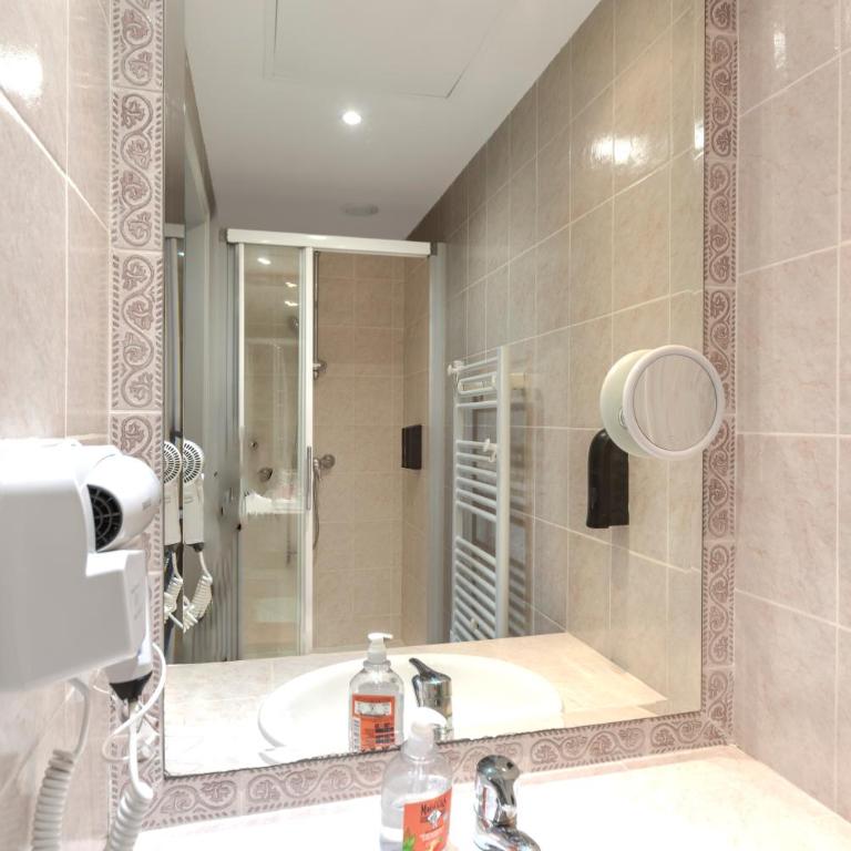 Le Jardin Secret by Golden Riviera Terrasses & accès plage - Three-Bedroom Apartment - 13