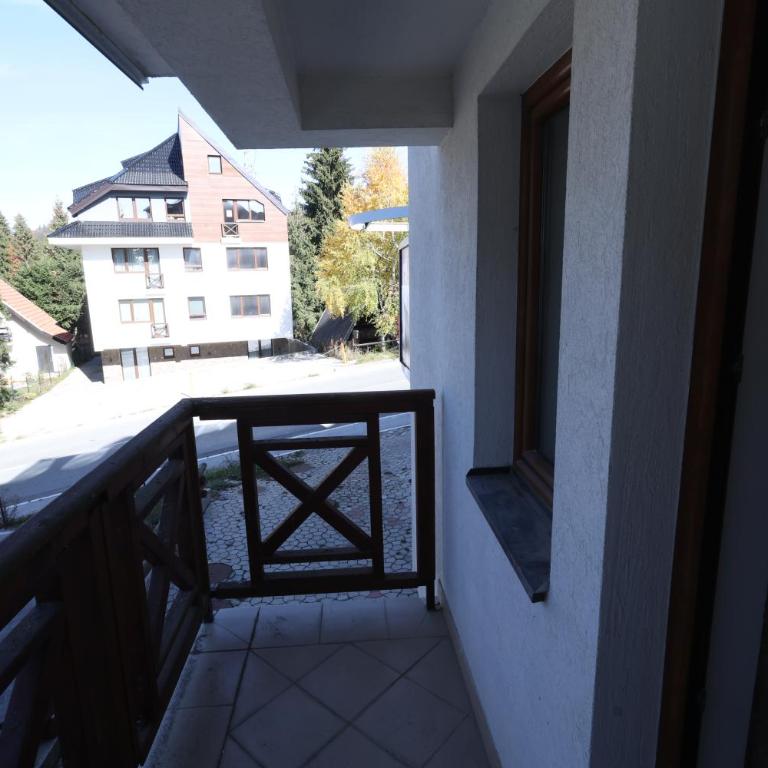 Aber Apartmani Kopaonik - Apartman sa Terasom - 16