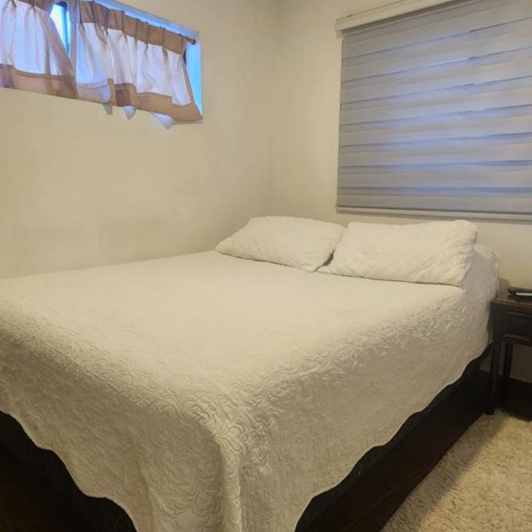HOSTAL LA MODERNA - Family Room with Private Bathroom - 2