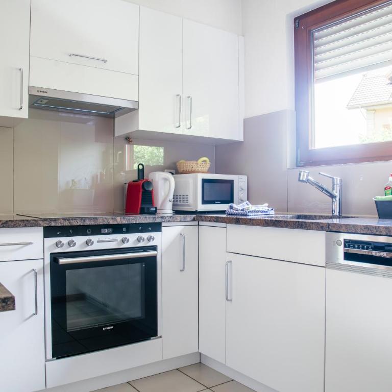 Between Lakes Apartments - 58 - Deluxe Studio - 4