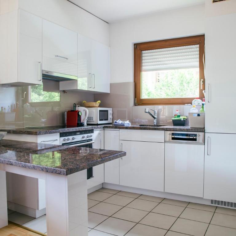 Between Lakes Apartments - 58 - Deluxe Studio - 3