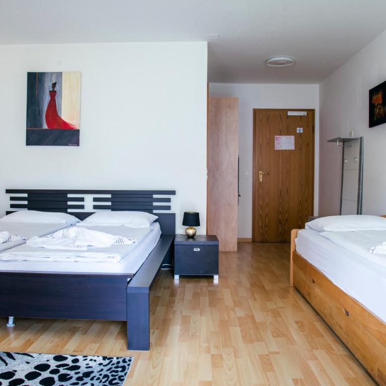 Between Lakes Apartments - 58 - Deluxe Studio - 11