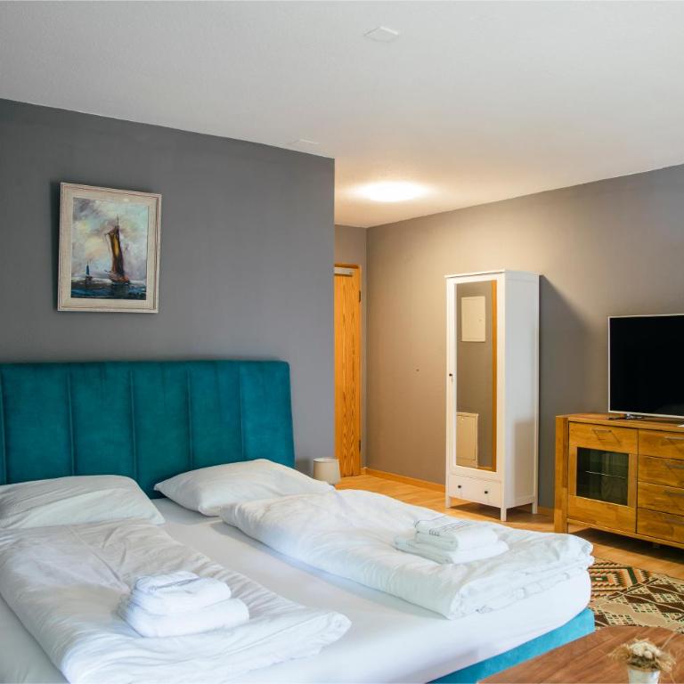 Between Lakes Apartments - 58 - Deluxe Studio - 2