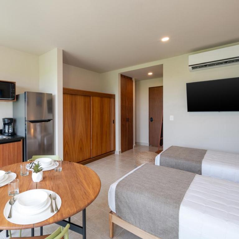 Everglades Suites - Standard Studio - 1