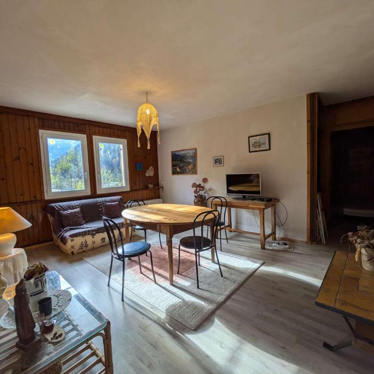 Appartement 2 chambres, 5 pers., cœur de village avec parking - FR-1-342-323 - Chalet - 1
