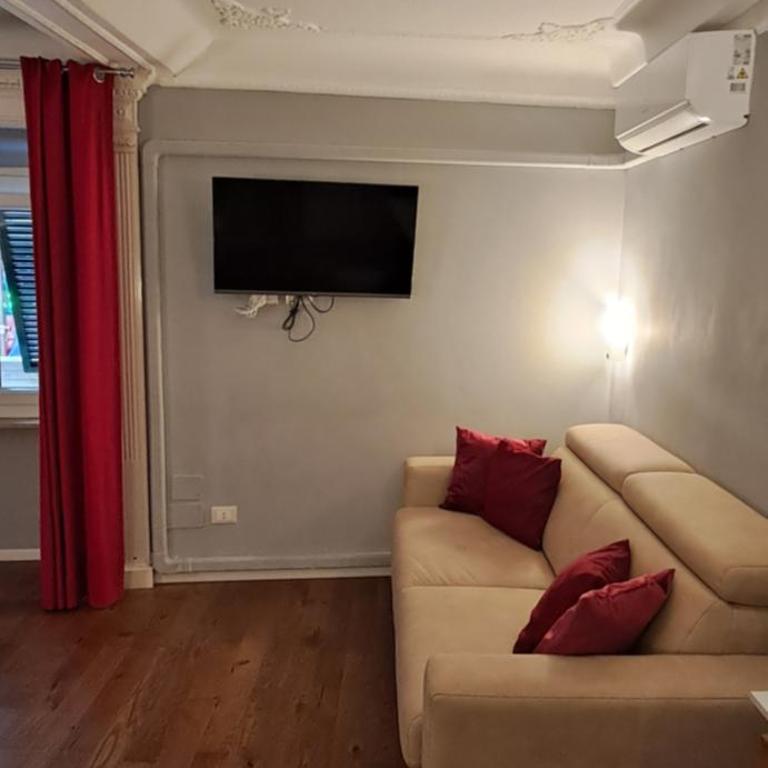 B&B Italian Guest Genova - Camera Matrimoniale con Bagno Privato Esterno - 16