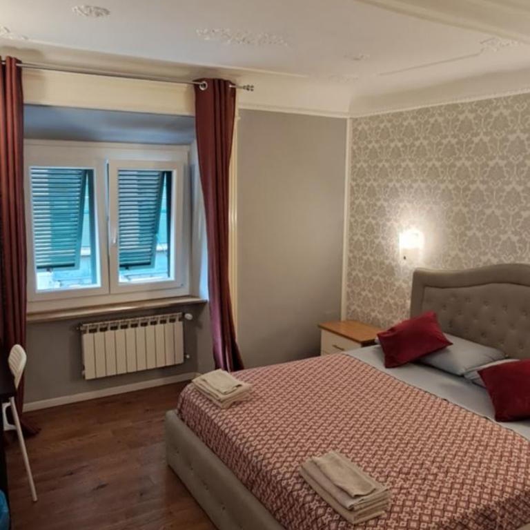 B&B Italian Guest Genova - Camera Matrimoniale Standard con Bagno in Comune - 9