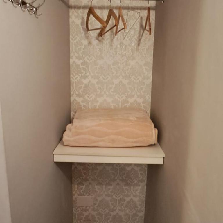 B&B Italian Guest Genova - Camera Matrimoniale Standard con Bagno in Comune - 5