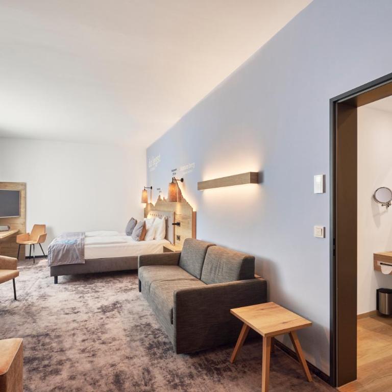 Best Western Hotel Arabellapark Muenchen - Junior Suite mit ebenerdiger Dusche und Schlafsofa - 6
