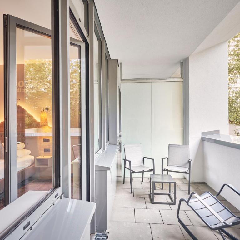 Best Western Hotel Arabellapark Muenchen - Executive Junior Suite mit ebenerdiger Dusche und Balkon - 6